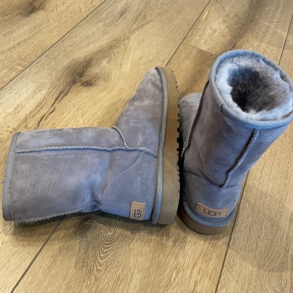 UGG Boots practically new - Picture 8 of 10